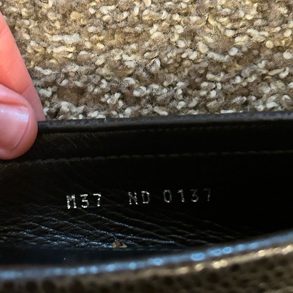 Louis Vuitton black lock flat size 37 black noir locket detail - Picture 4 of 11